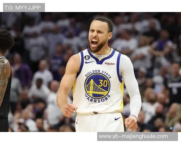 库里三分球表现出色本赛季投进93记仅次于米切尔且少打7场比赛